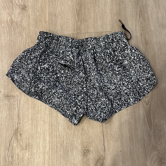 Lululemon hotty hot 2.5” reflective splatter - Picture 2 of 3